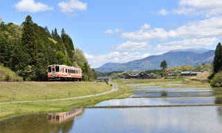 小泉武夫博士監修の「発酵弁当」＆スペシャルトークを満喫する〈発酵列車〉が運行！